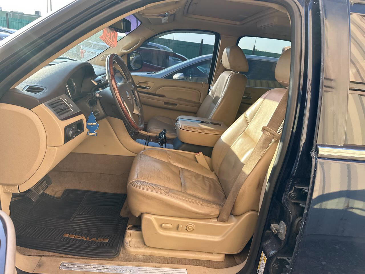 Used 2009 Cadillac Escalade ESV AWD image 3