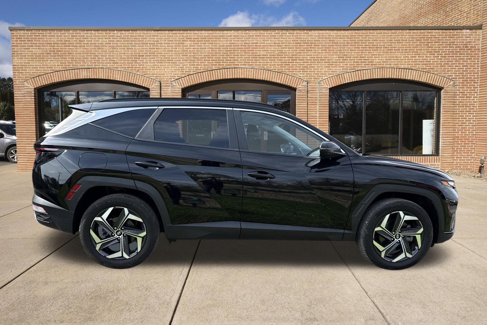Certified 2023 Hyundai Tucson SEL AWD/4WD image 2