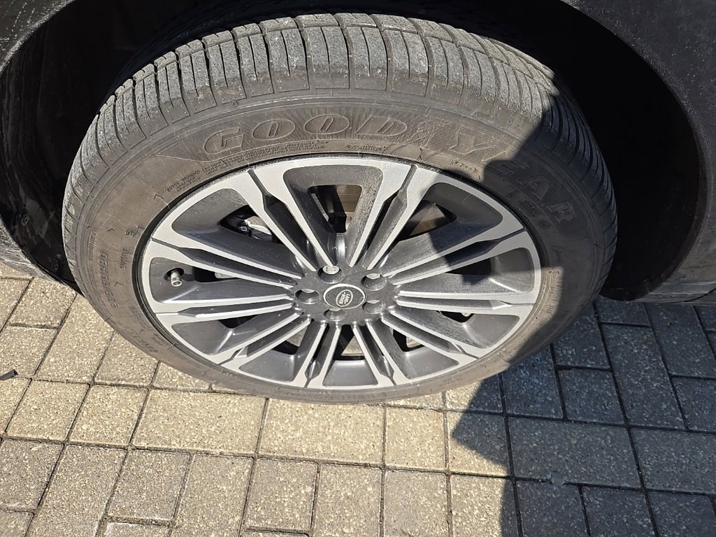 Used 2025 Land Rover Range Rover Evoque S image 9