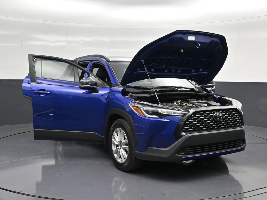 Used 2025 Toyota Corolla Cross LE image 36