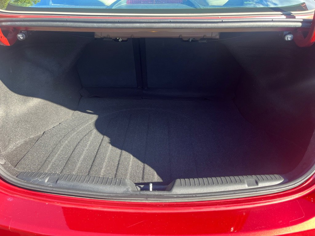 Used 2016 Hyundai Elantra Limited image 10