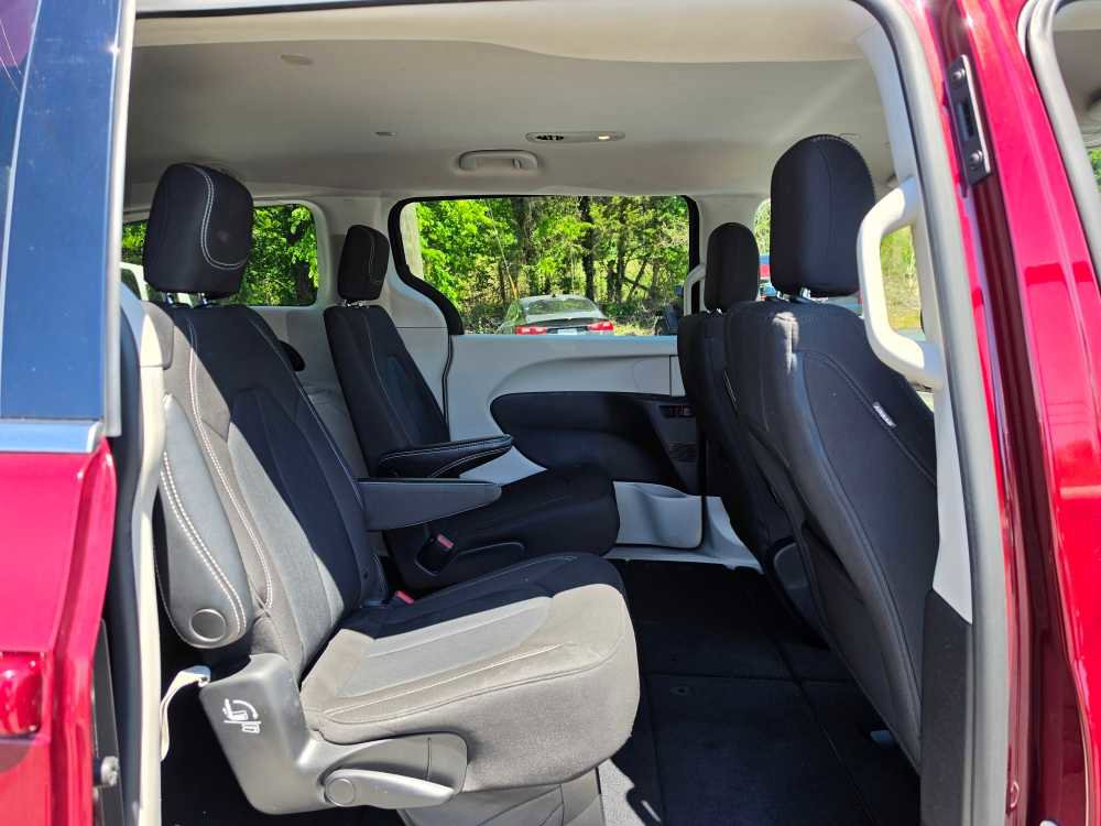 Used 2023 Chrysler Voyager LX FWD image 27