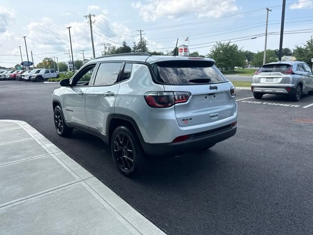 Used 2025 Jeep Compass Latitude w/ Convenience Group AWD/4WD image 6