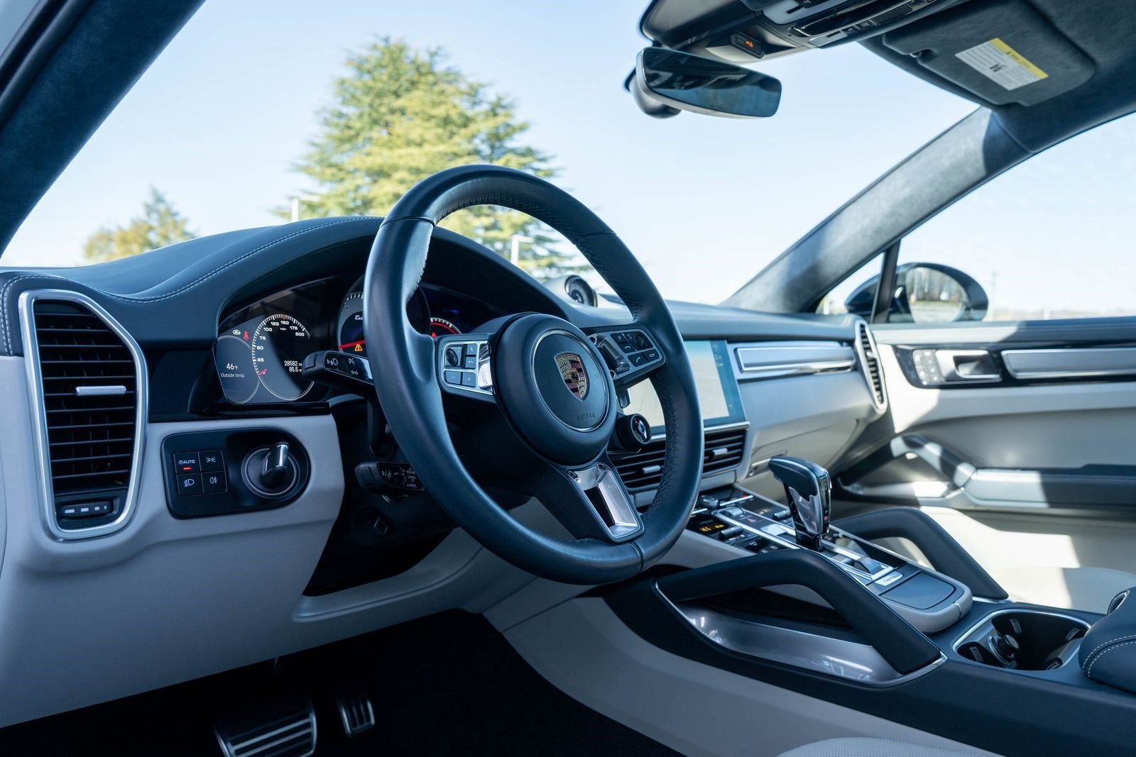 Certified 2023 Porsche Cayenne Turbo AWD/4WD image 5
