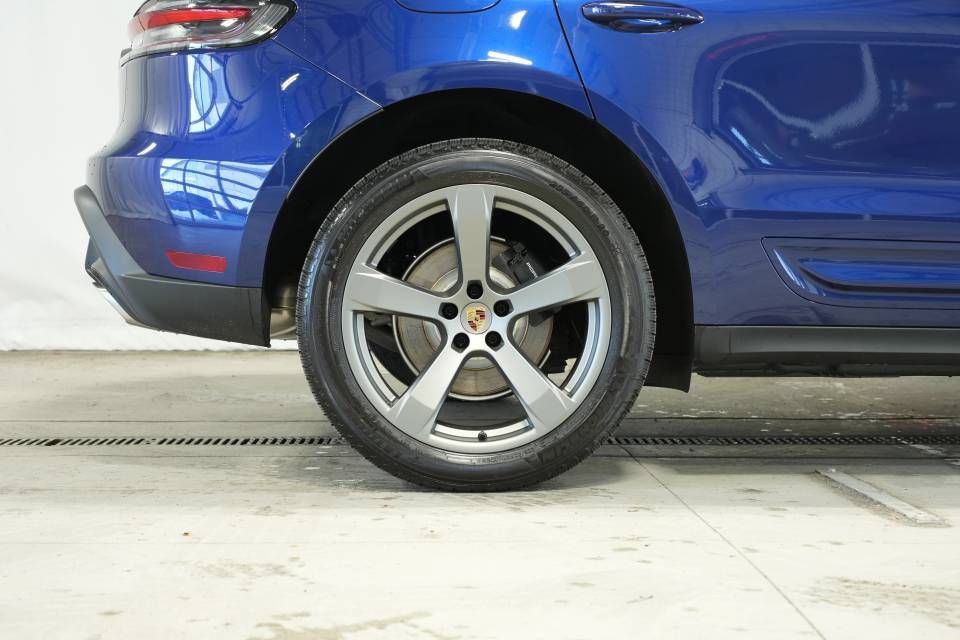 Certified 2026 Porsche Macan AWD/4WD image 39