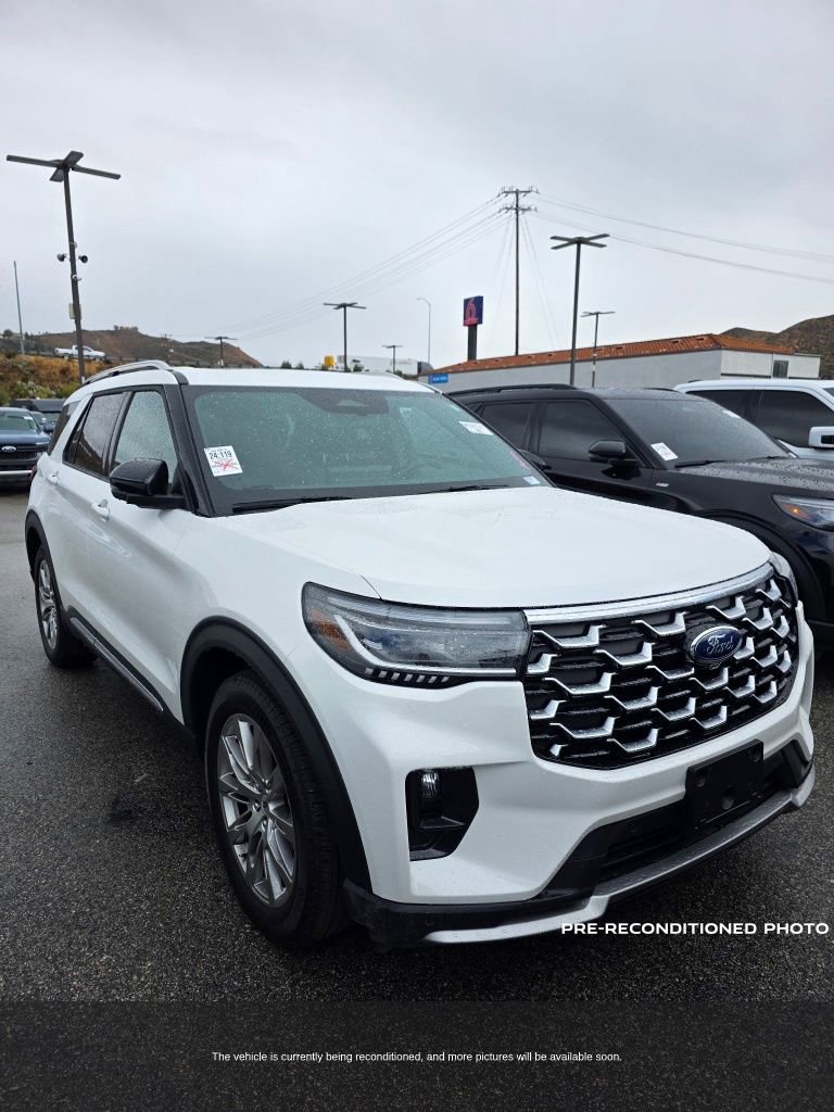 Used 2025 Ford Explorer Platinum RWD image 2