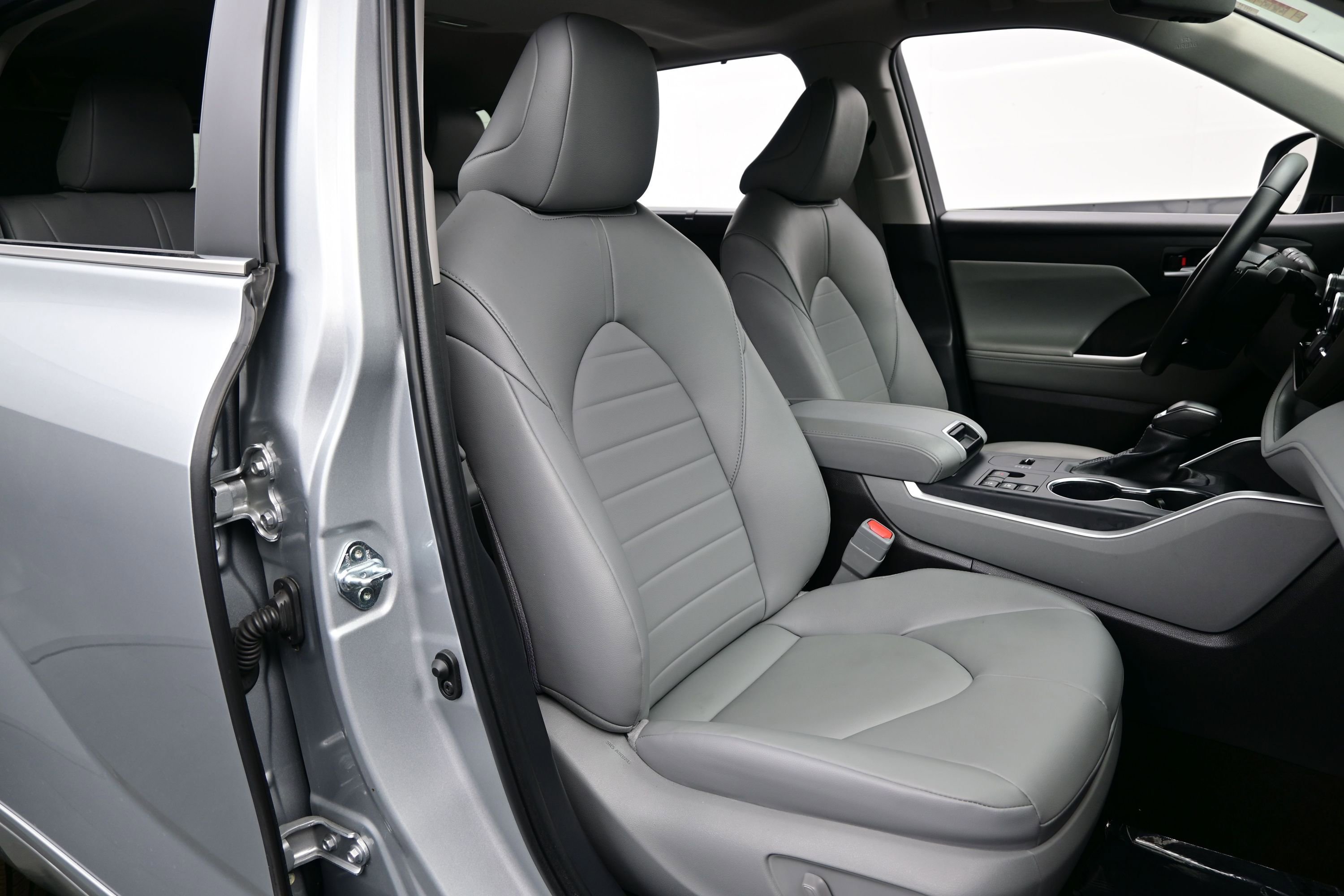 Used 2025 Toyota Highlander XLE AWD/4WD image 14