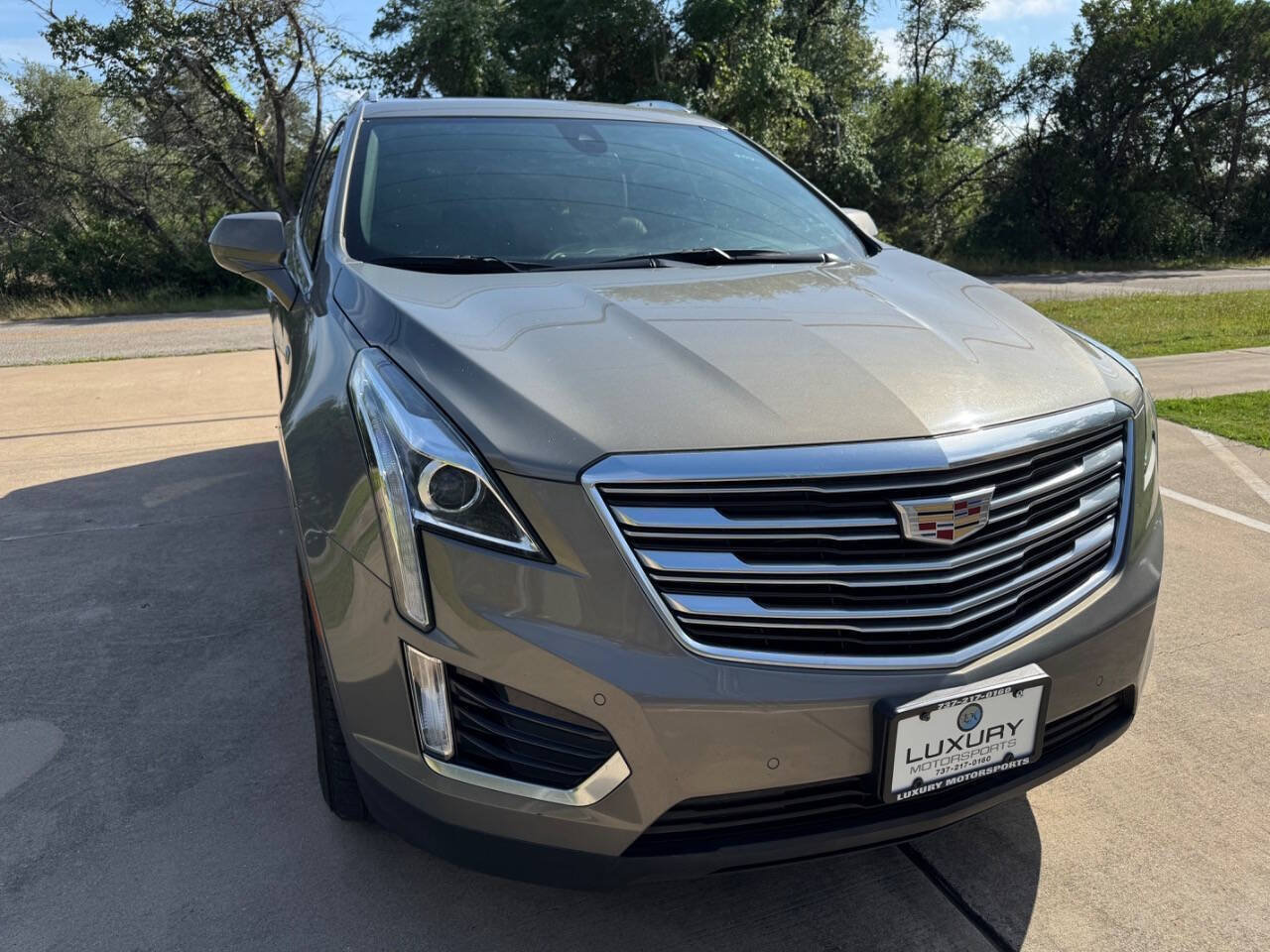 Used 2017 Cadillac XT5 Luxury w/ Driver Awareness Package FWD image 3