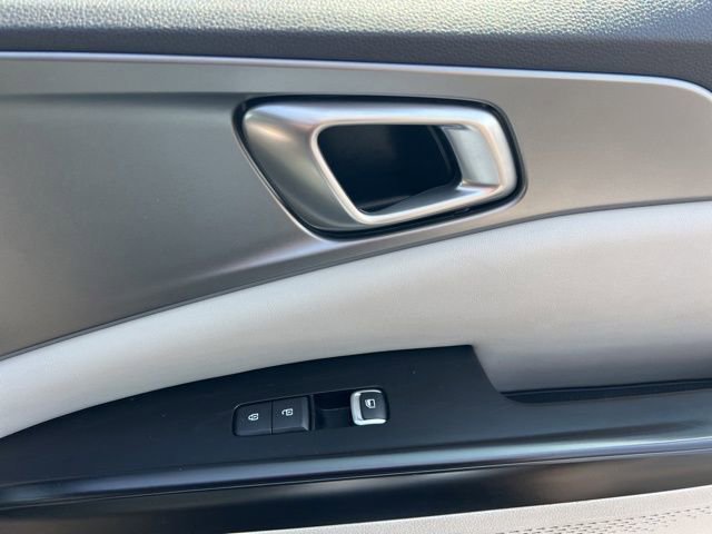 Used 2024 Kia Carnival LX image 33