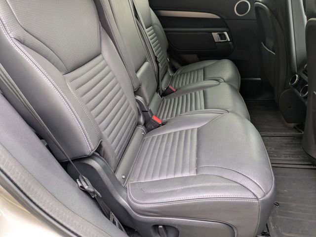 Used 2025 Land Rover Discovery Dynamic SE image 17