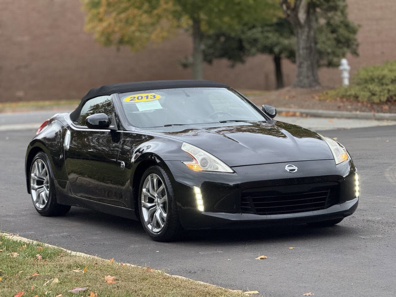 Used 2013 Nissan 370Z Touring RWD image 3