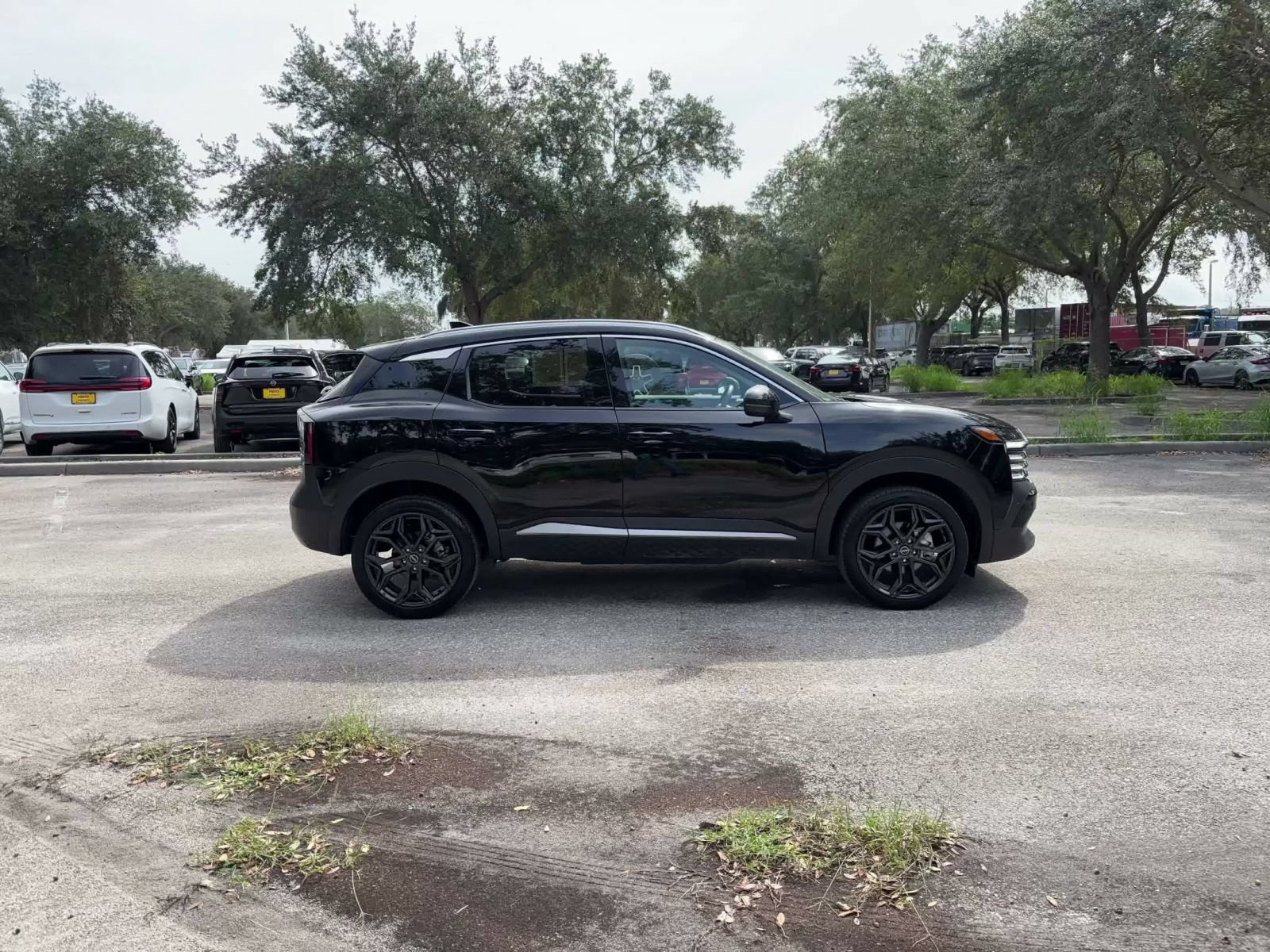 Used 2026 Nissan Kicks SR AWD/4WD image 14