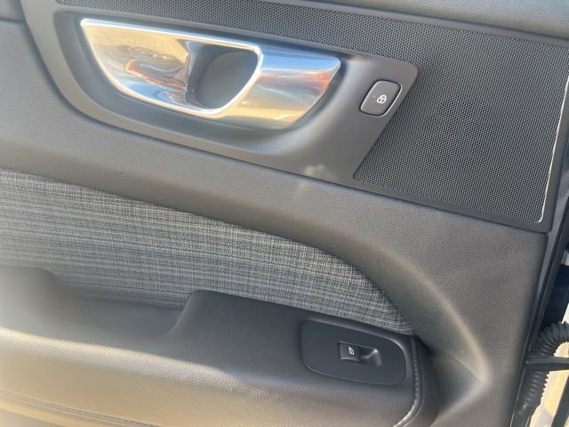 Used 2023 Volvo XC60 B5 Core w/ Climate Package image 20