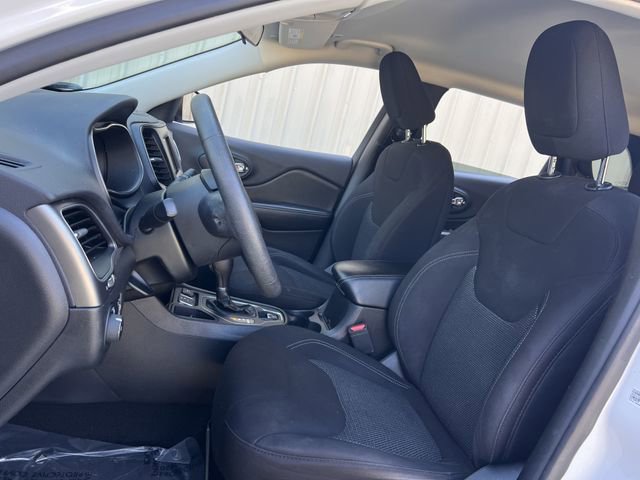 Used 2019 Jeep Cherokee Latitude w/ Popular Appearance Group image 12