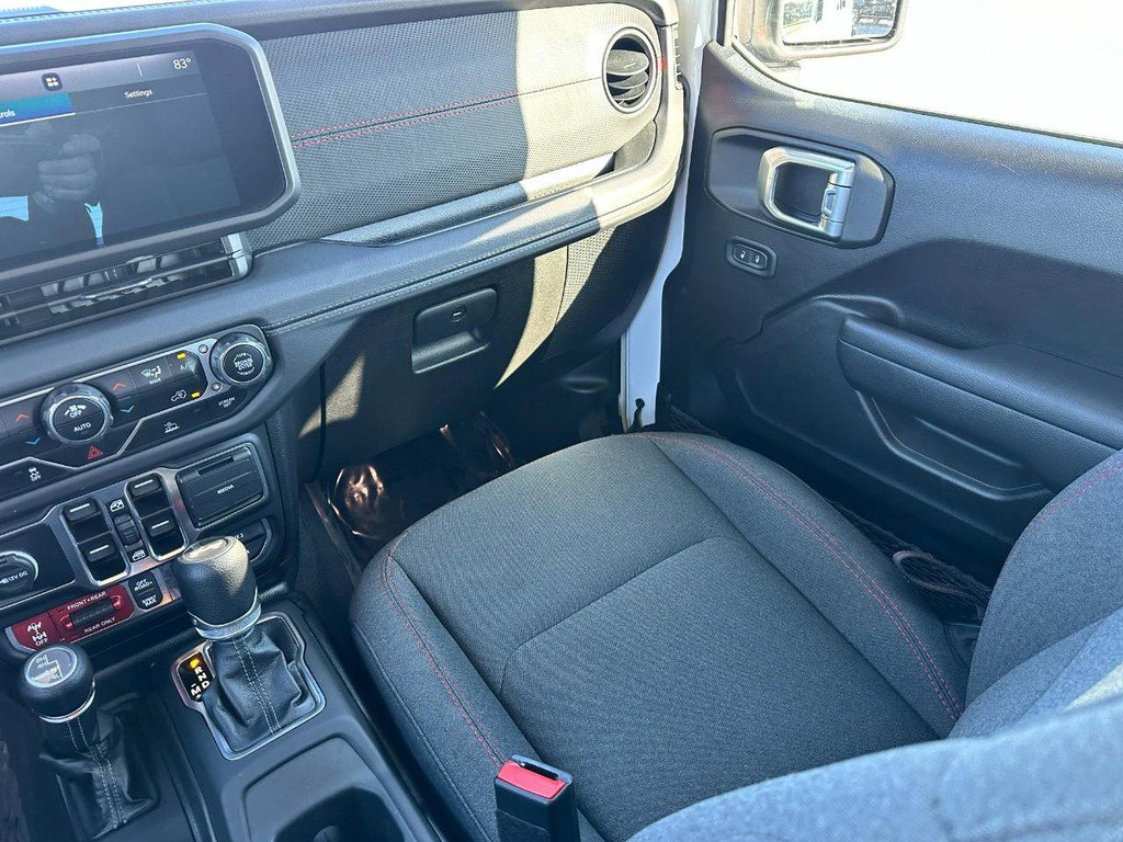 Used 2025 Jeep Wrangler Unlimited Rubicon AWD/4WD image 15