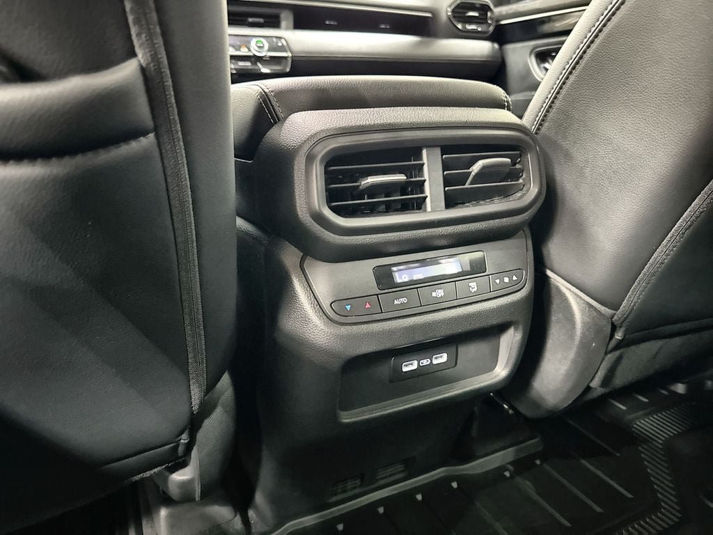 Used 2023 Honda Pilot Touring image 29