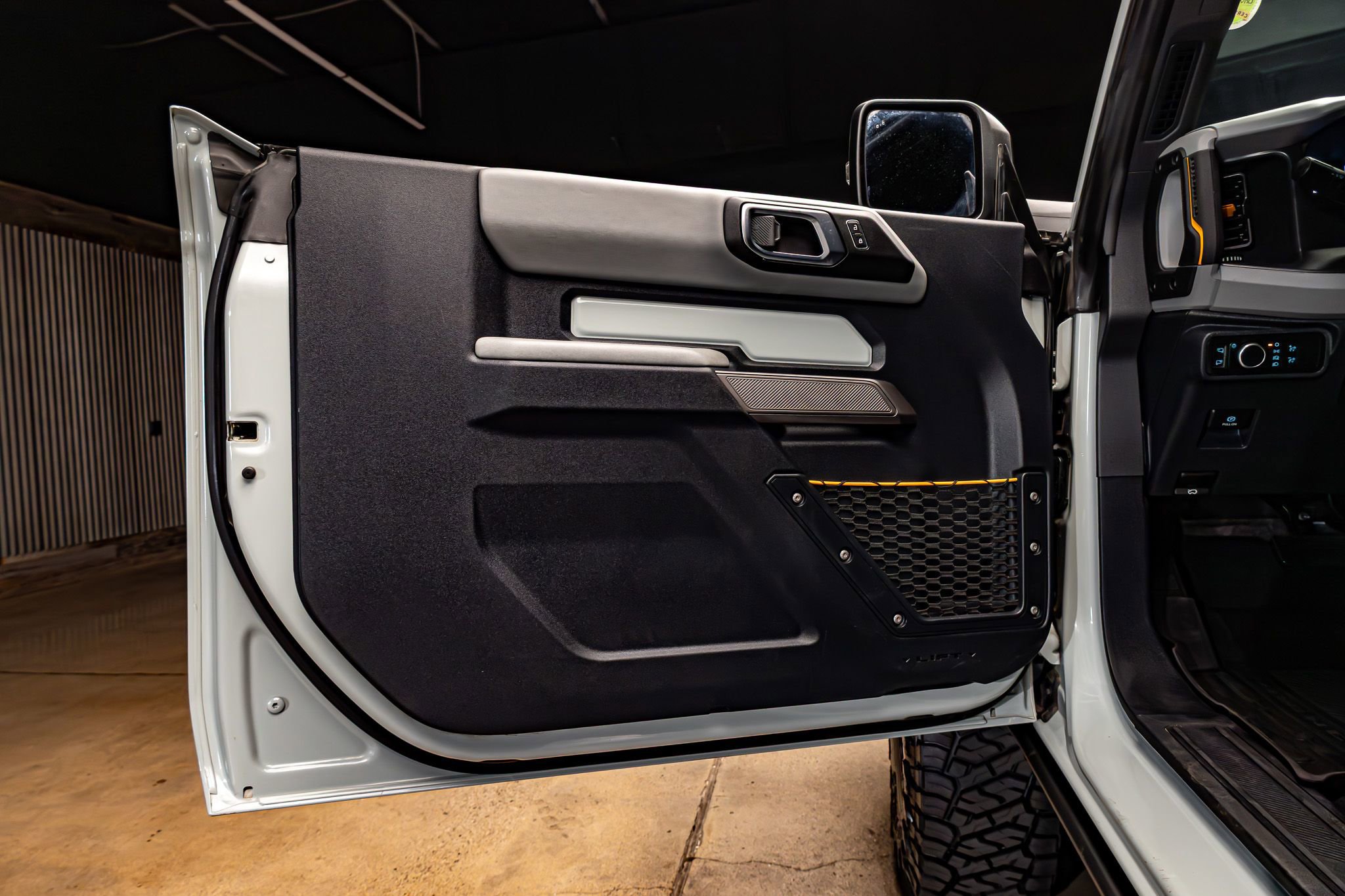 Used 2022 Ford Bronco Badlands image 26