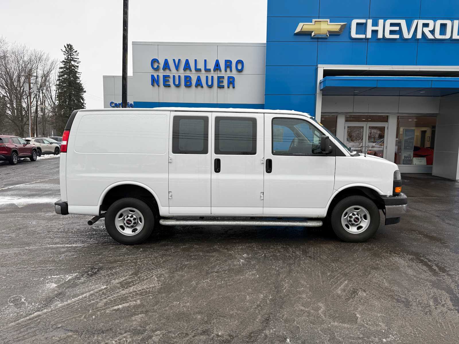 Used 2023 GMC Savana 2500 w/ Driver Convenience Package image 4