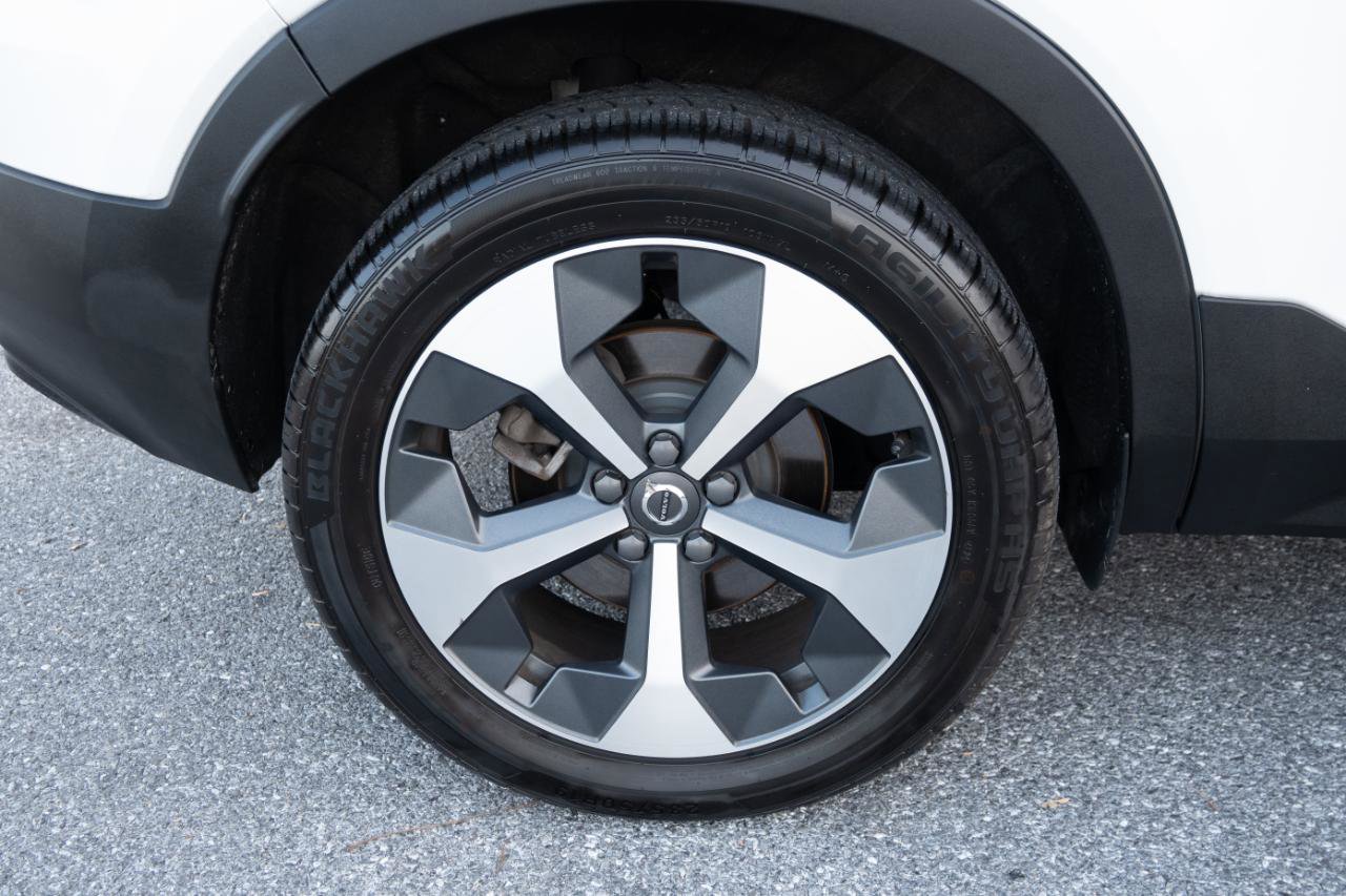 Used 2023 Volvo XC40 B5 Plus AWD/4WD image 15