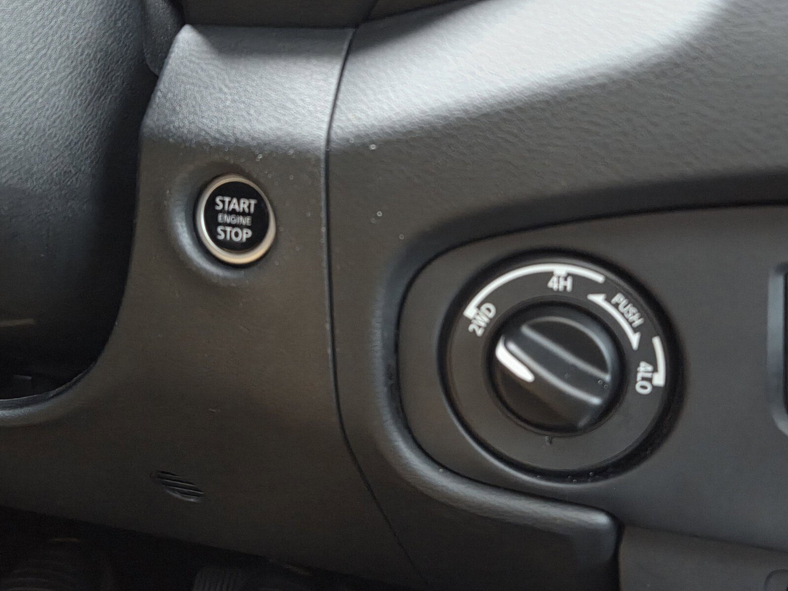 Used 2022 Nissan Frontier SV w/ SV Premium Package image 28