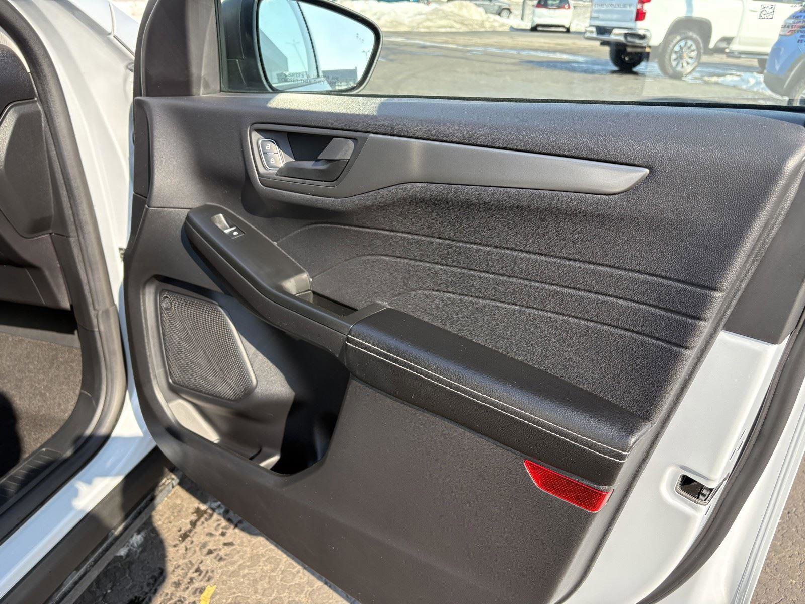 Used 2025 Ford Escape Active AWD/4WD image 11