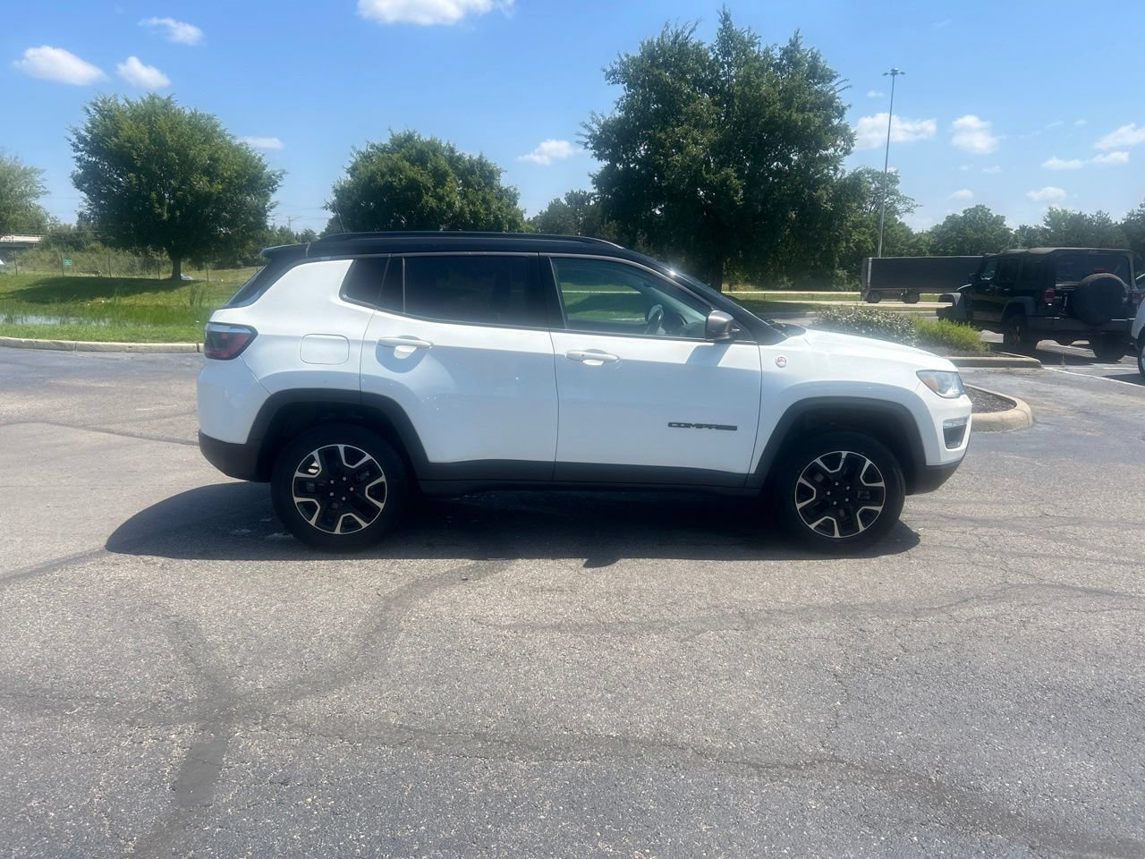 Used 2021 Jeep Compass Trailhawk w/ Convenience Group AWD/4WD image 2