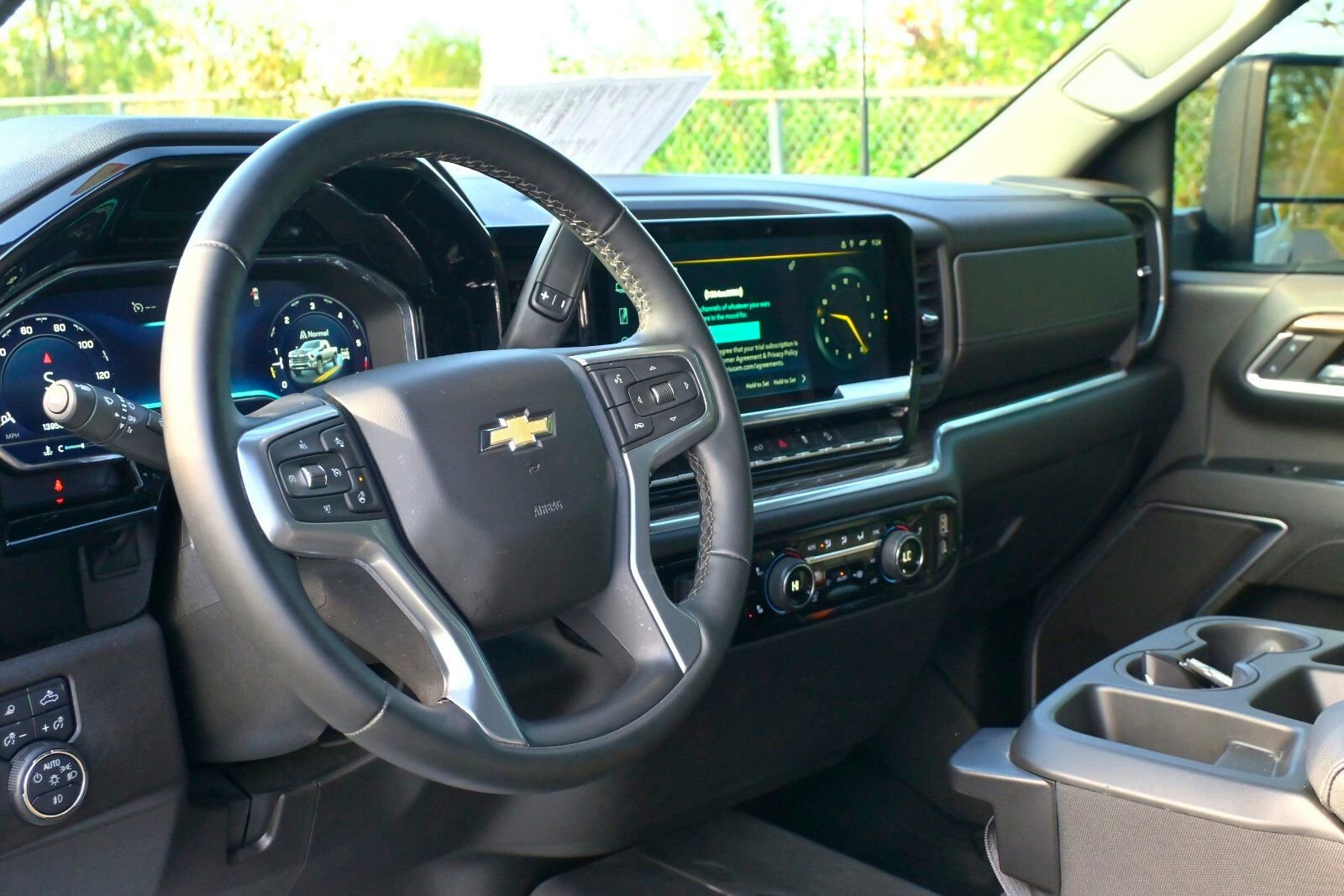 Used 2024 Chevrolet Silverado 2500 LT image 28