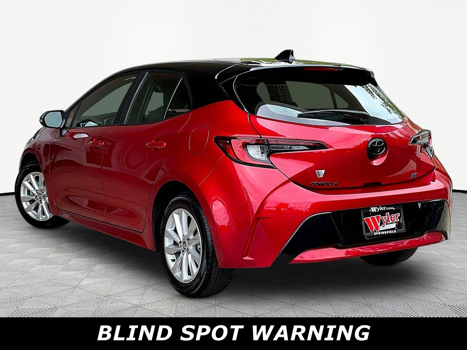 Used 2025 Toyota Corolla SE w/ SE Package FWD image 4