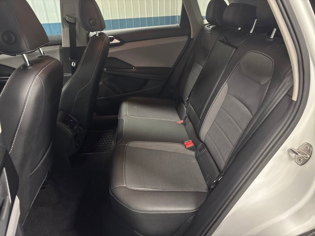 Used 2023 Volkswagen Taos SE image 34