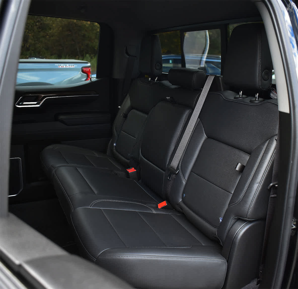 Used 2024 Chevrolet Silverado 1500 LT Trail Boss w/ LT Trail Boss Premium Package AWD/4WD image 11