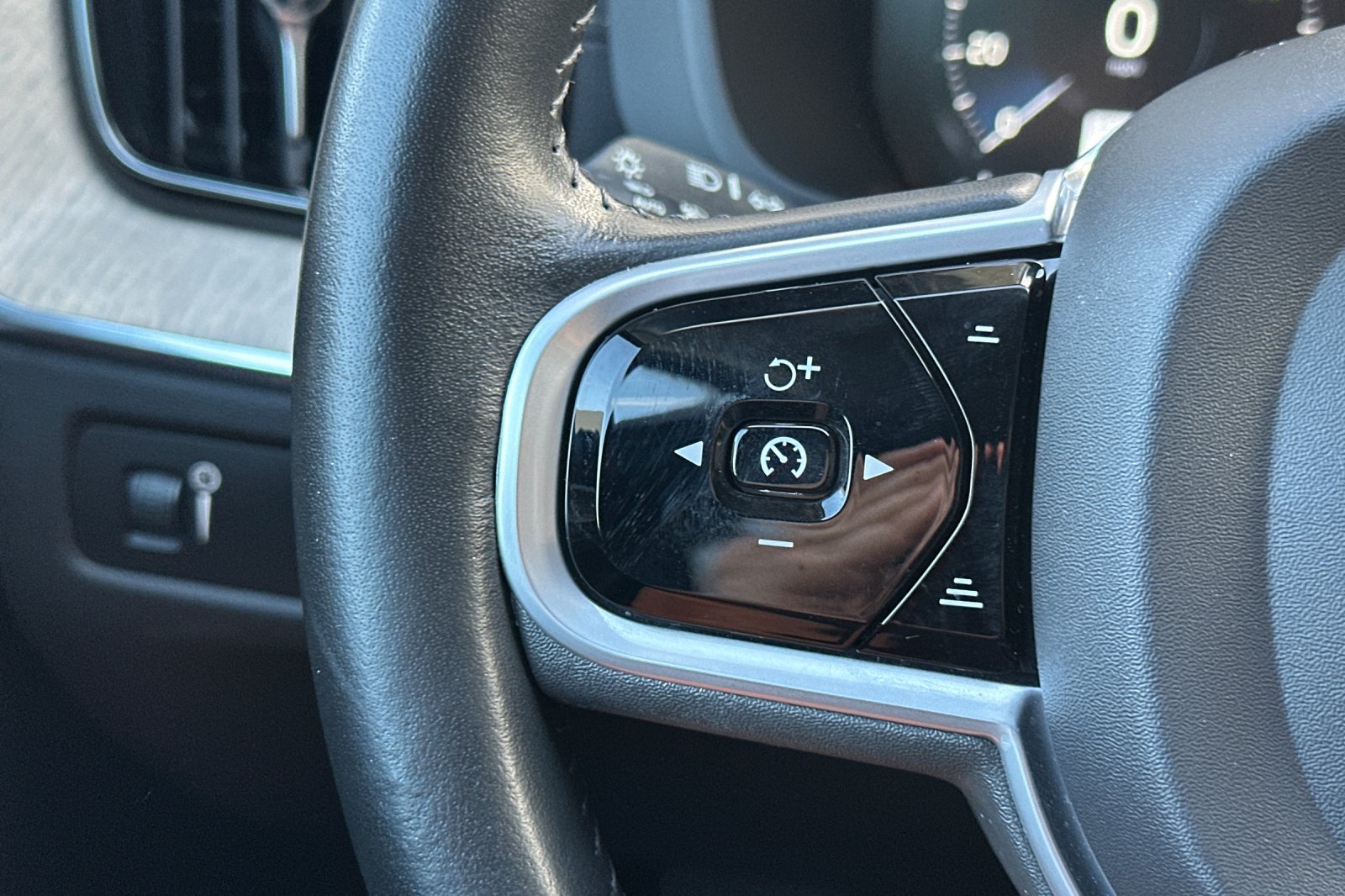 Used 2020 Volvo XC60 T6 Inscription AWD/4WD image 28