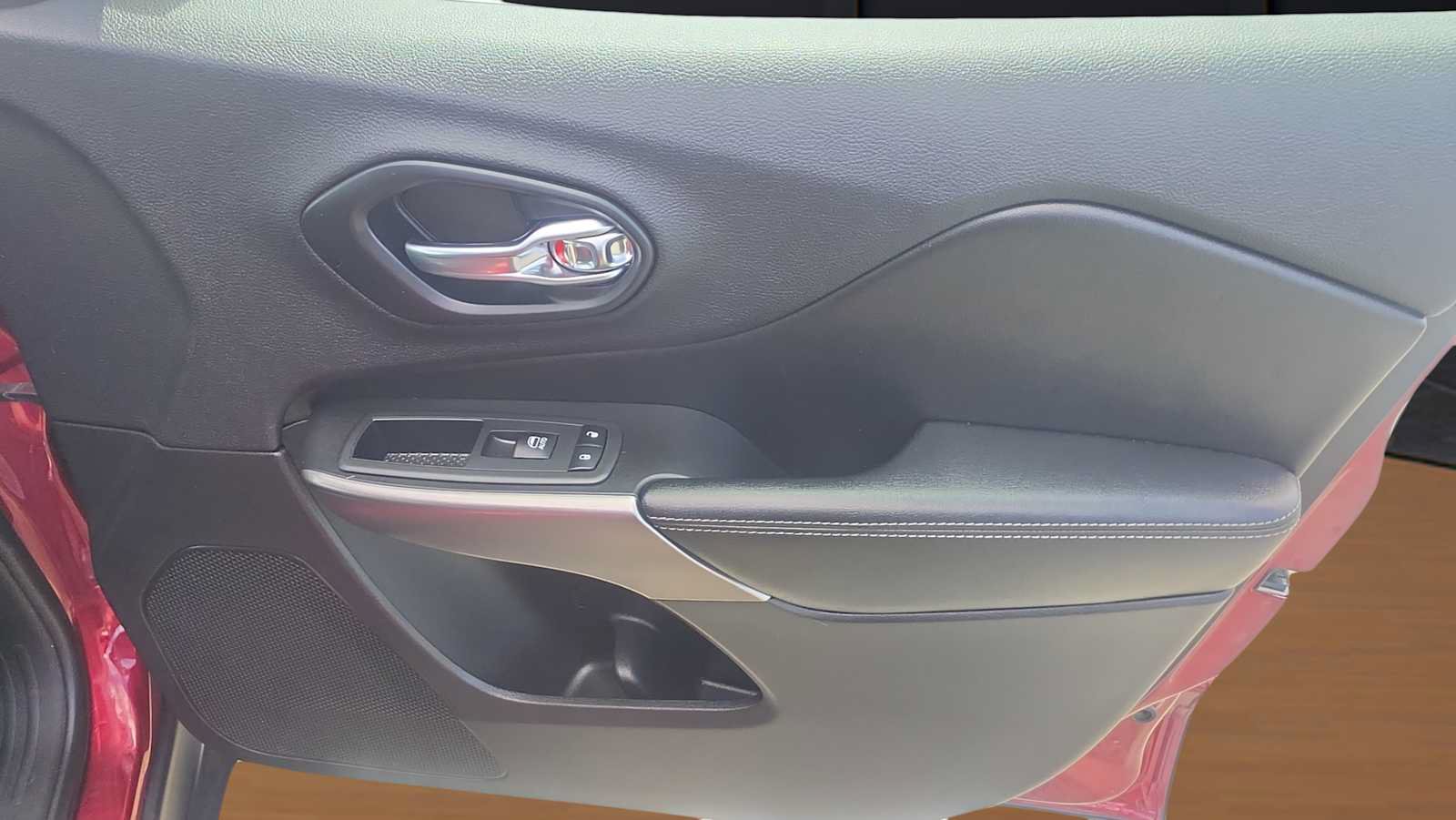 Used 2019 Jeep Cherokee Limited AWD/4WD image 20