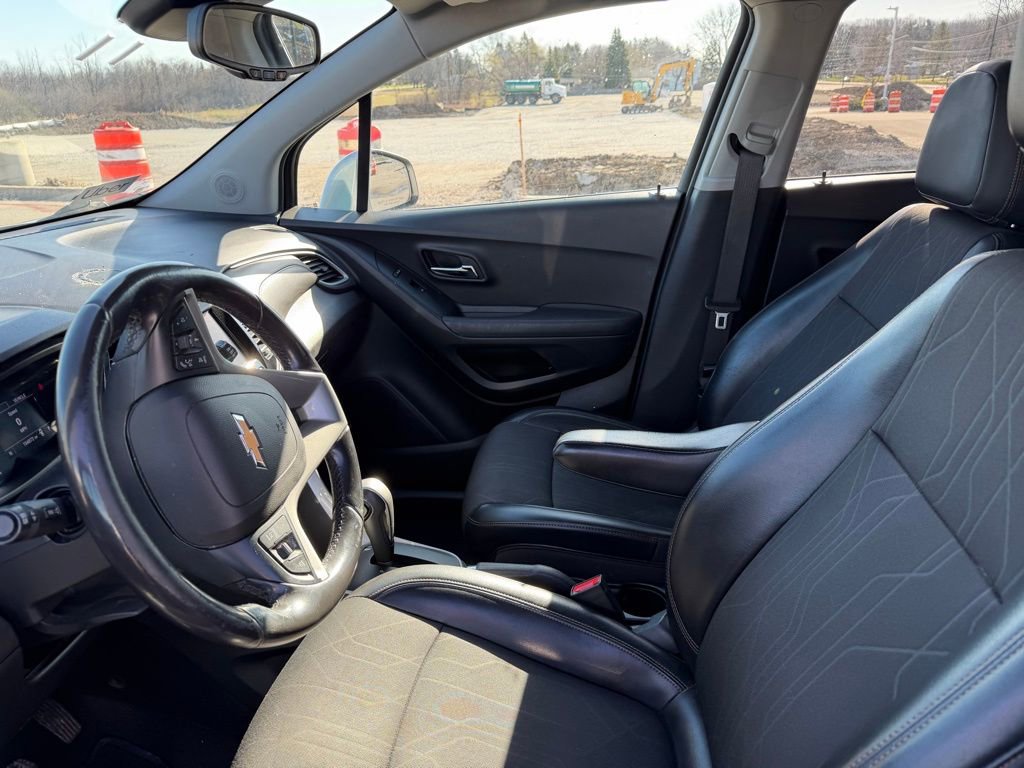 Used 2020 Chevrolet Trax LT w/ Driver Confidence Package FWD image 6