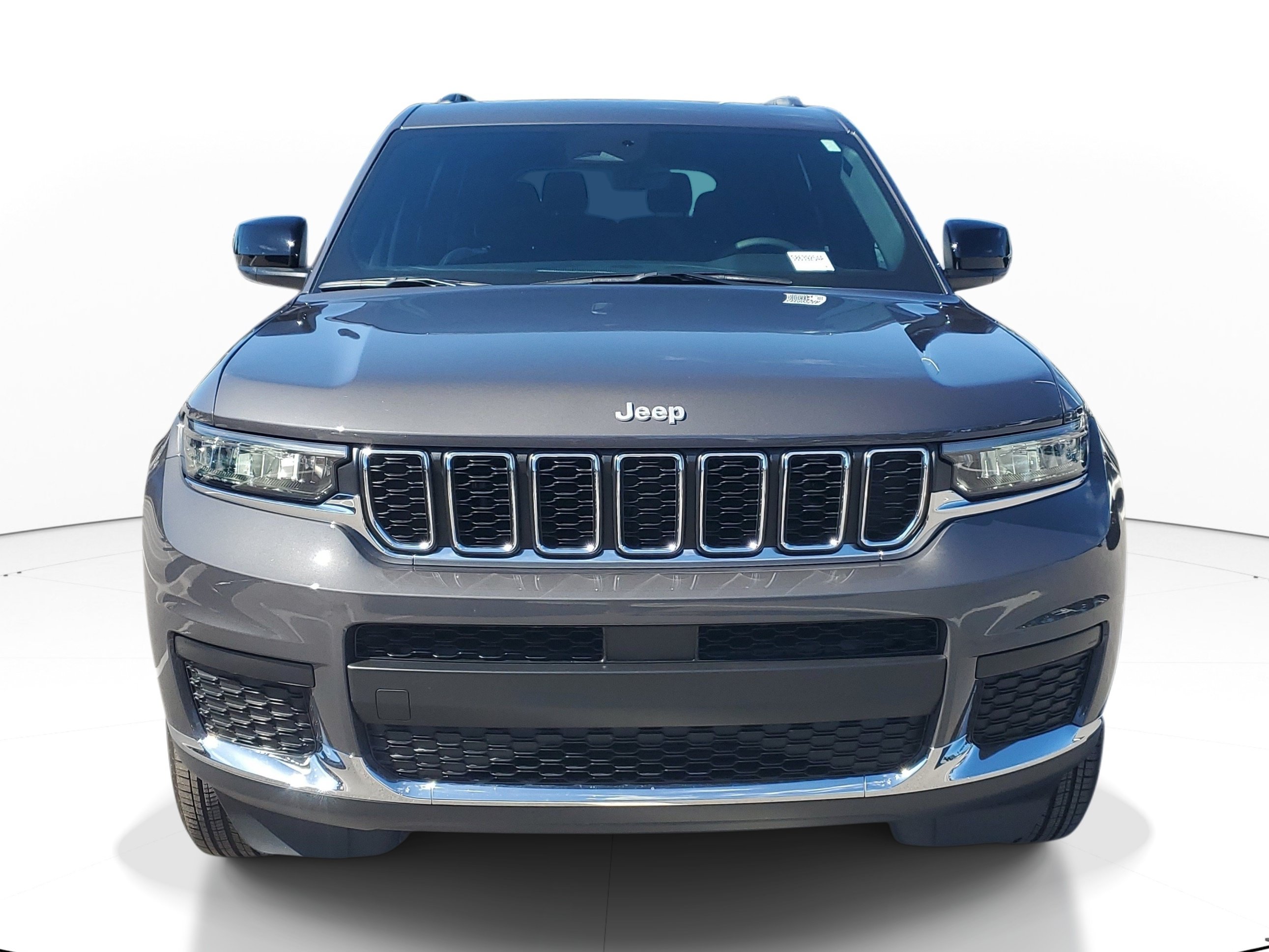 Used 2025 Jeep Grand Cherokee L Laredo RWD image 3