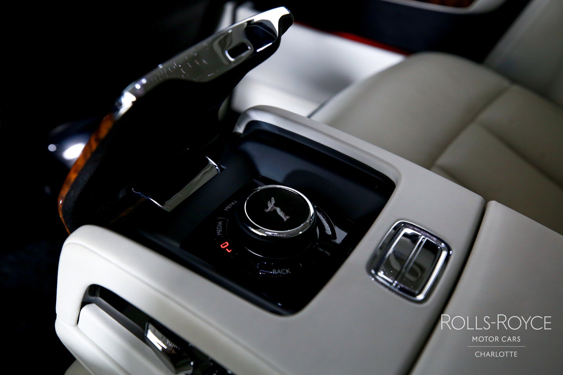 Used 2019 Rolls-Royce Phantom Sedan image 23