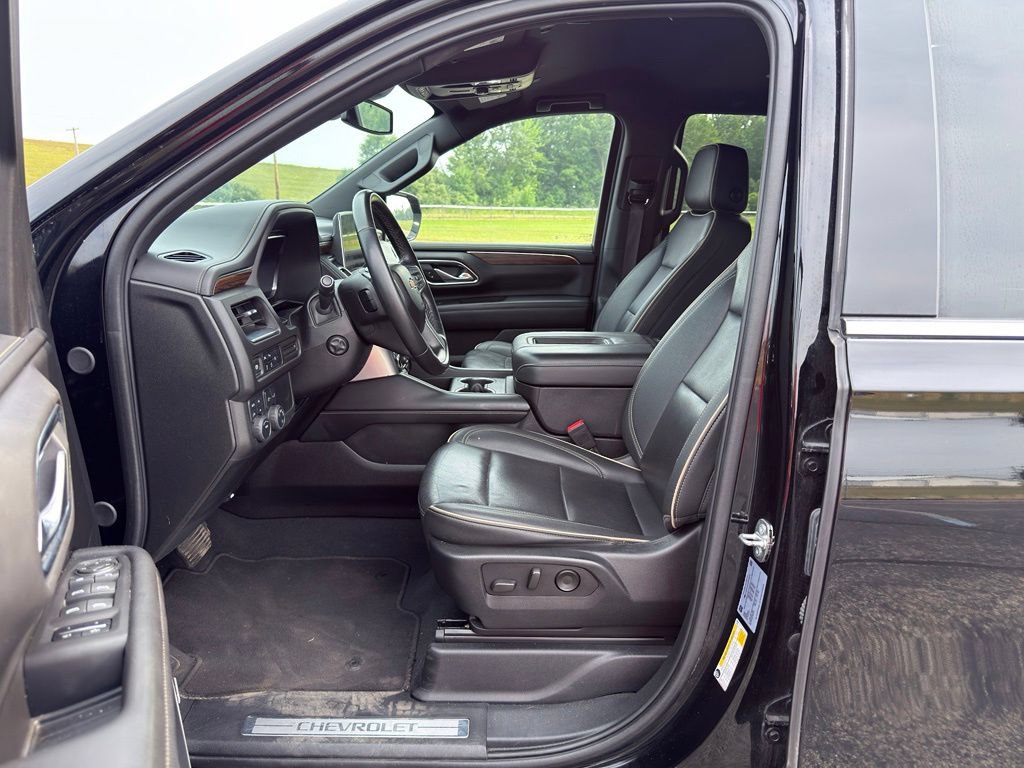 Used 2024 Chevrolet Tahoe Premier AWD/4WD image 2