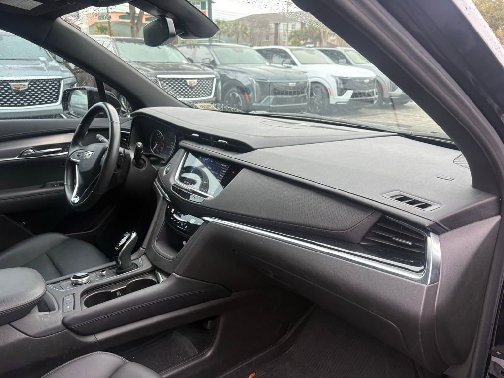 Used 2024 Cadillac XT6 Luxury image 15