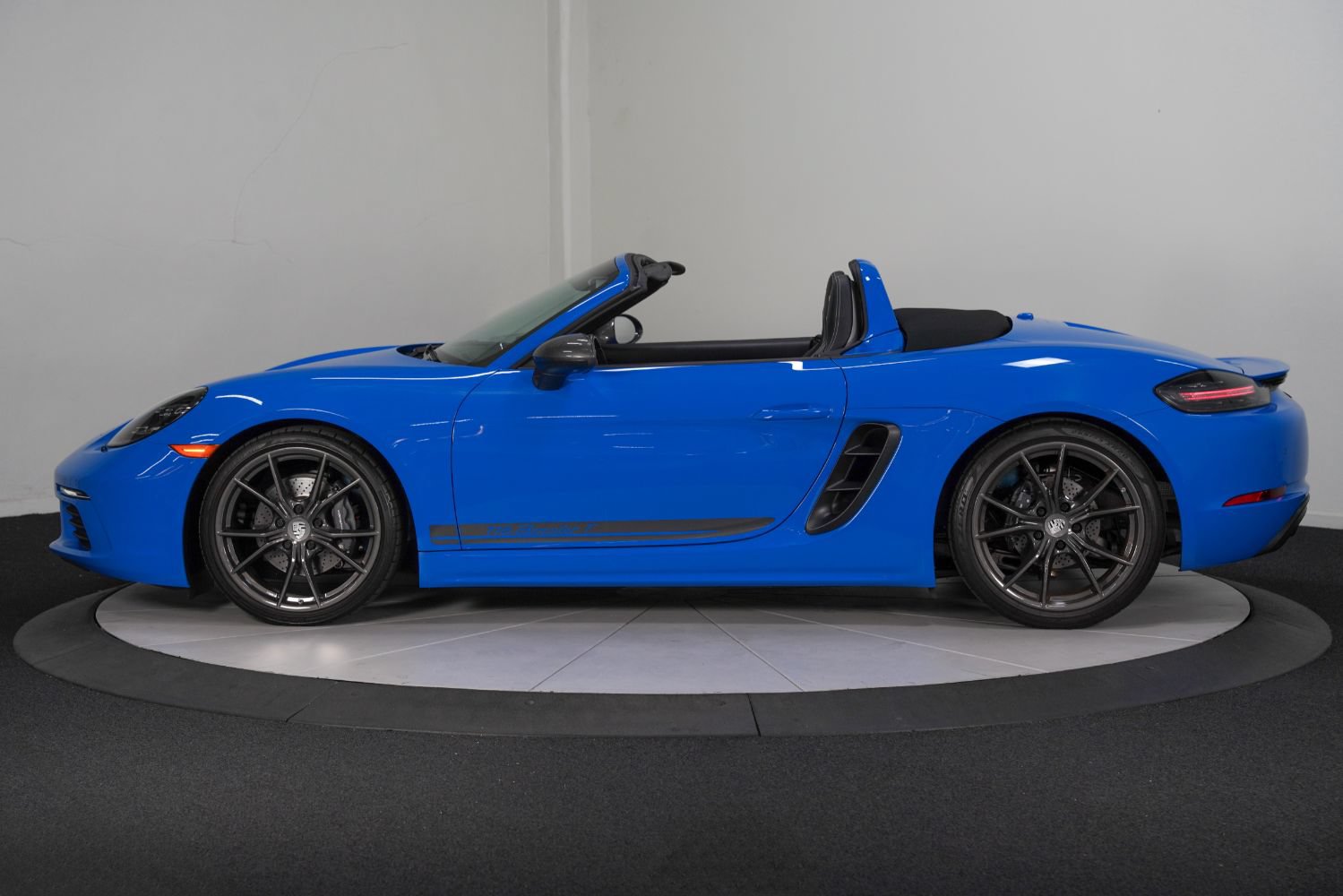 Used 2022 Porsche 718 Boxster RWD image 7
