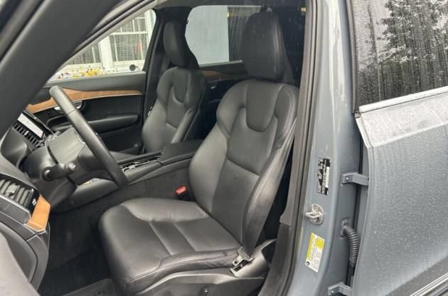 Used 2023 Volvo XC90 B6 Plus w/ Protection Package Premier AWD/4WD image 3