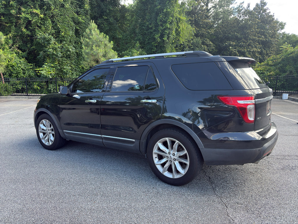 Used 2015 Ford Explorer XLT w/ Equipment Group 202A FWD image 2