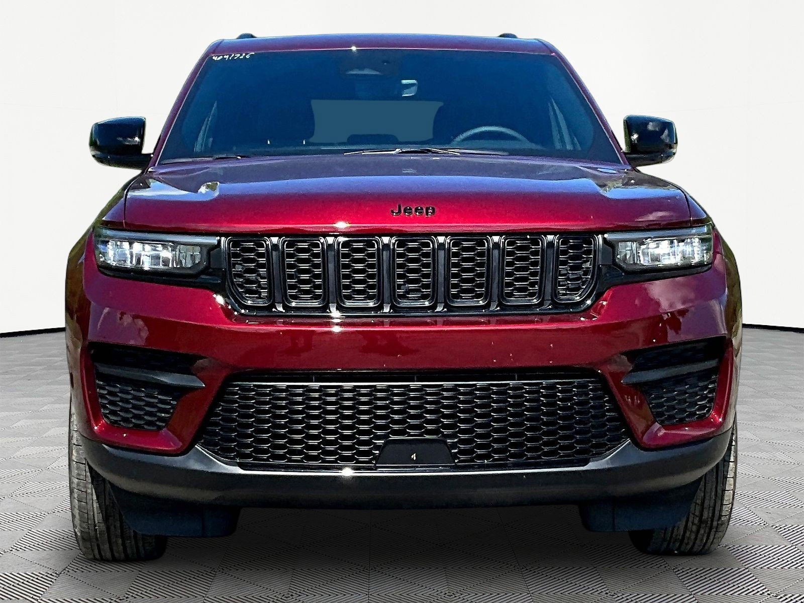 Used 2025 Jeep Grand Cherokee Altitude AWD/4WD image 9