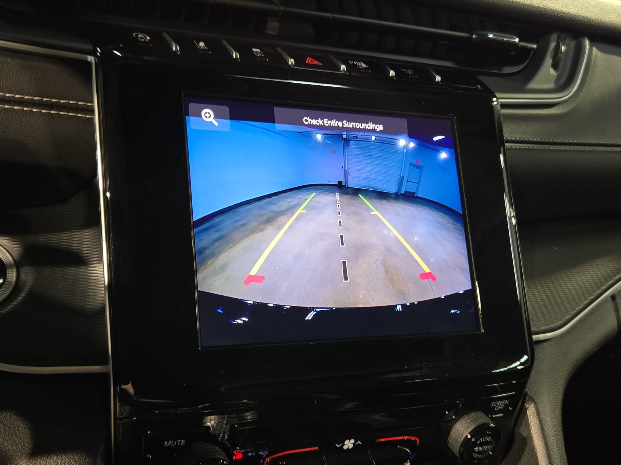 Used 2023 Jeep Grand Cherokee Laredo AWD/4WD image 30