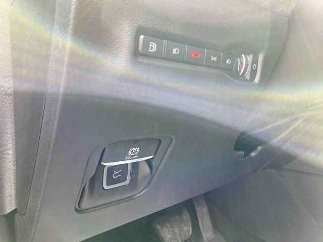 Used 2026 Jeep Cherokee Laredo AWD/4WD image 24