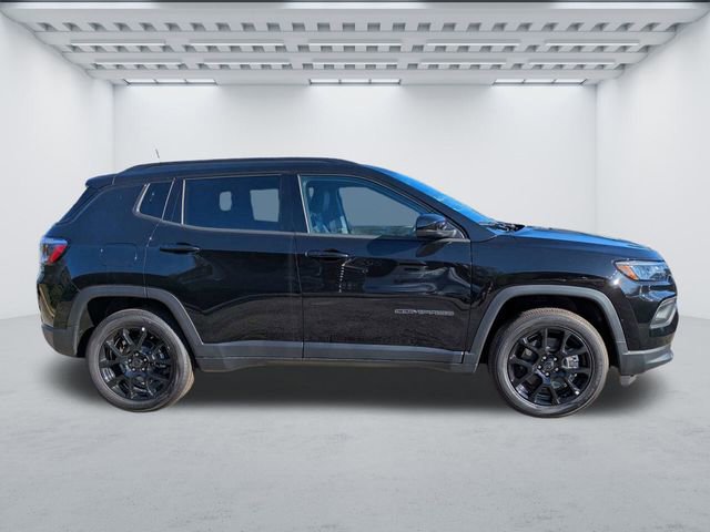 New 2026 Jeep Compass Latitude image 3
