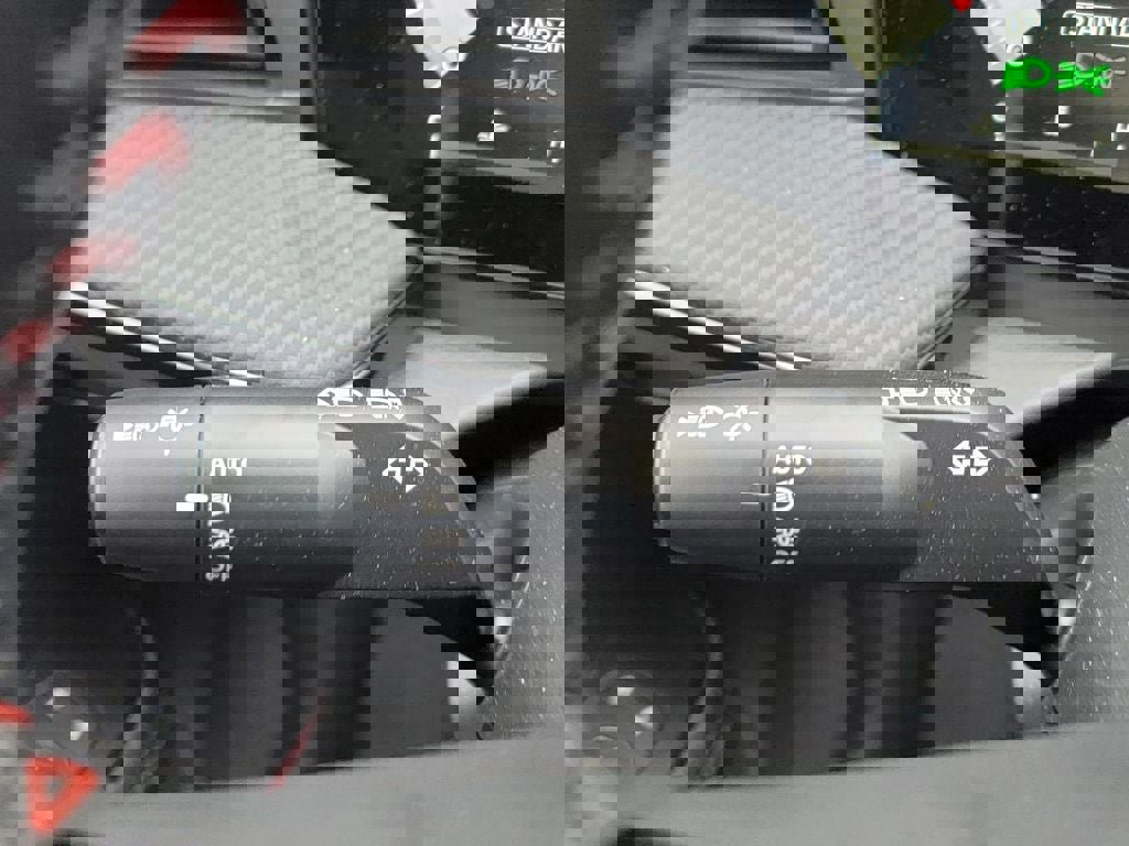 Certified 2025 Nissan Kicks SR w/ Illumination Package image 17