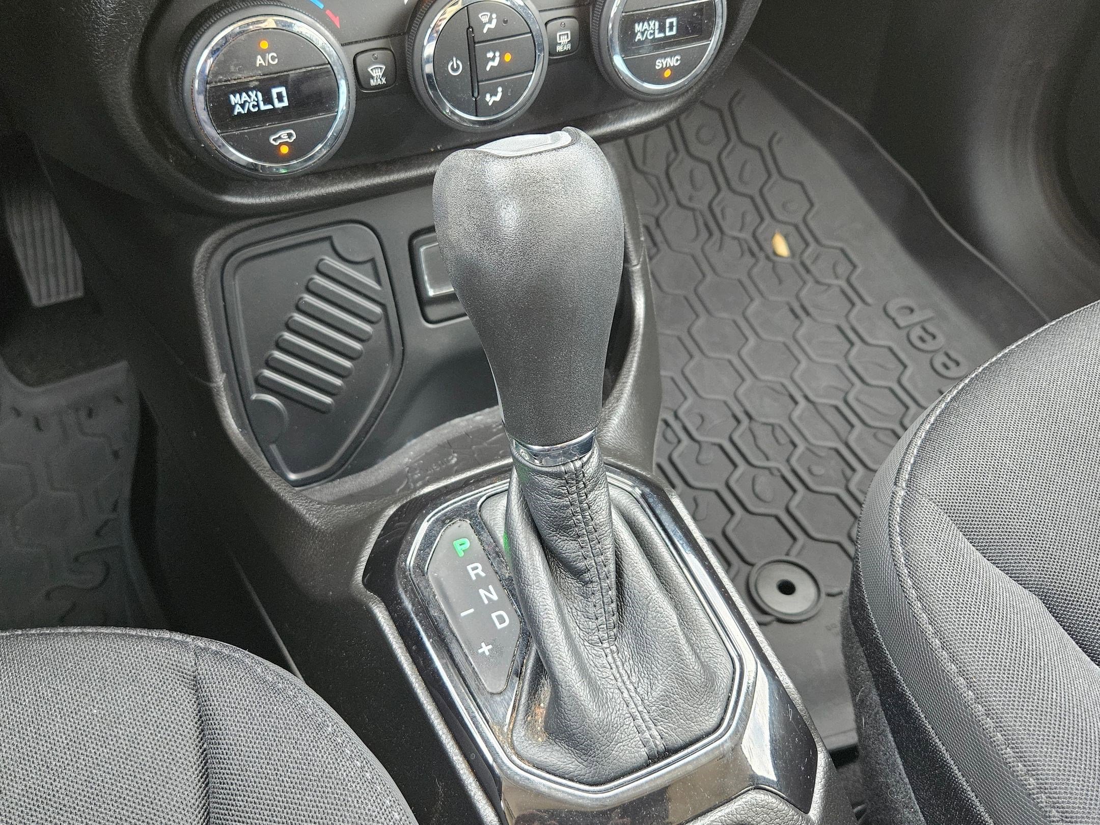 Used 2017 Jeep Renegade Altitude FWD image 28