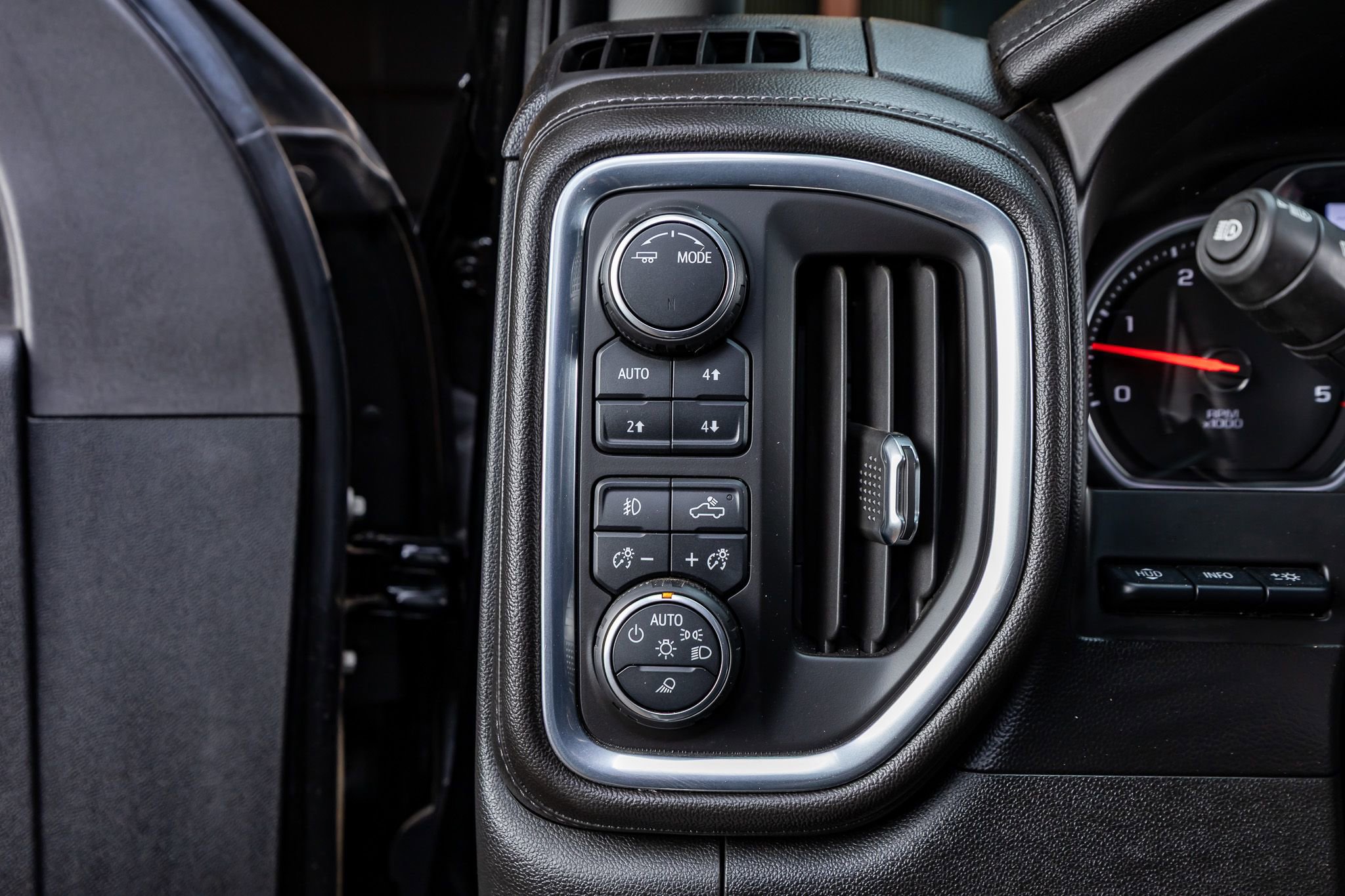 Used 2020 Chevrolet Silverado 2500 LTZ w/ LTZ Premium Package image 18