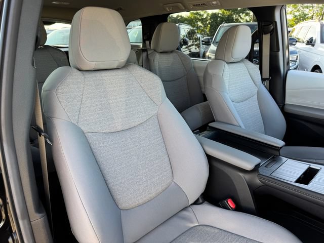 Used 2025 Toyota Sienna LE AWD/4WD image 20