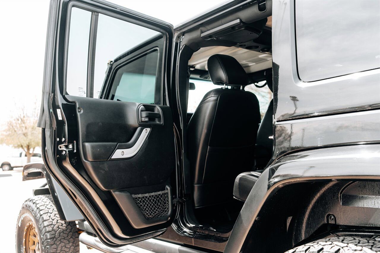 Used 2016 Jeep Wrangler Unlimited Rubicon image 36