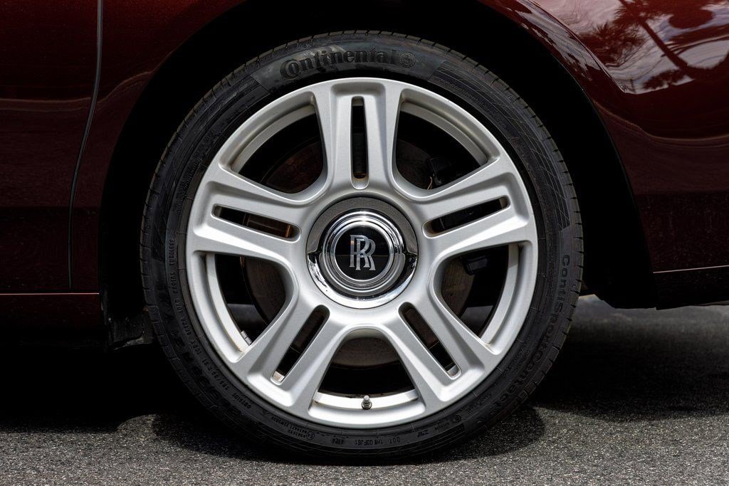 Used 2016 Rolls-Royce Ghost image 13